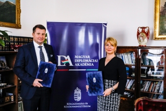 A Magyar Bankholding Zrt. a Magyar Diplomáciai Akadémia legújabb partnere