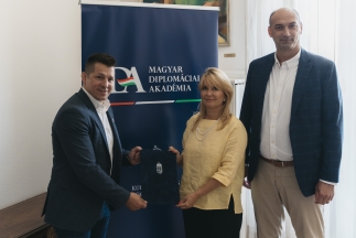 A Külgazdasági és Külügyminisztérium, a Magyar Diplomáciai Akadémia és a Magyar Testnevelési és Sporttudományi Egyetem közös programja a jövő sportvezetőit képezi