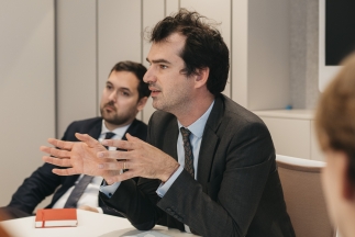 Timothée Truelle, a francia Európa- és Külügyminisztérium Külső Kapcsolatok Aligazgatóságának vezetője kötetlen beszélgetésen vett részt a Magyar Diplomáciai Akadémián.